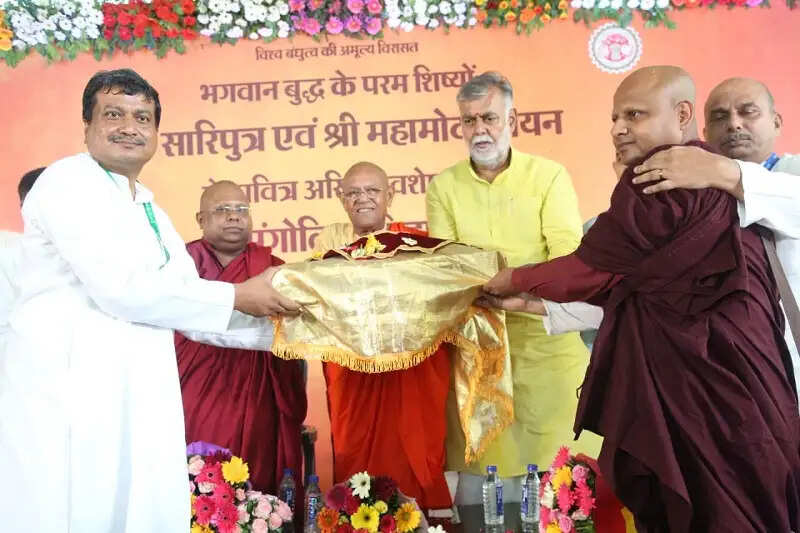(अपडेट) भगवान बुद्ध के शिष्यों के पवित्र अवशेषों को मंगोलिया में प्रदर्शन से मिलेगी वैश्विक पहचानः प्रह्लाद पटेल