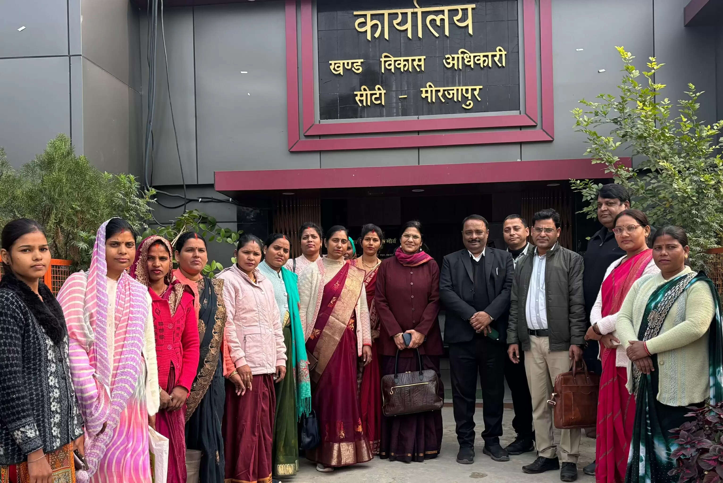 नई दिल्ली से आई सर्वे टीम ने परखी जमीनी हकीकत, आधी आबादी ने पकड़ी स्वावलंबन की डोर