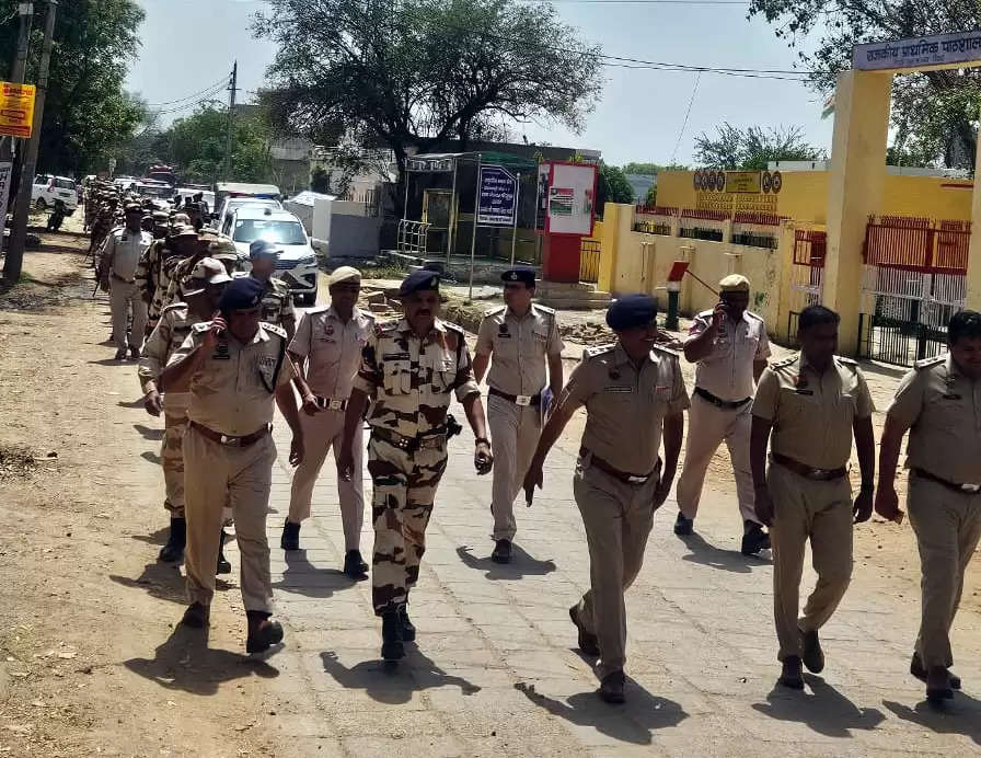 पुलिस व आईटीबीपी के जवानों ने बल्लभगढ़ जोन के गांवों में किया फ्लैग मार्च