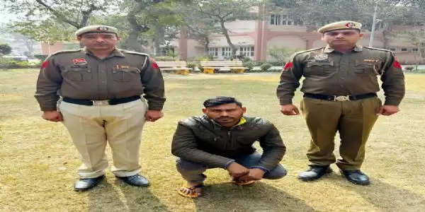 फरीदाबाद: अदालत से भगोड़ा घोषित हुए आरोपी को पुलिस ने आगरा से किया गिरफ्तार