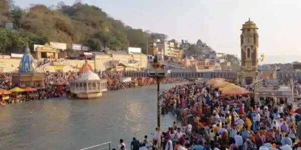 बुद्ध पूर्णिमा पर गंगा स्नान के लिए हरिद्वार में उमड़ा आस्था का सैलाब