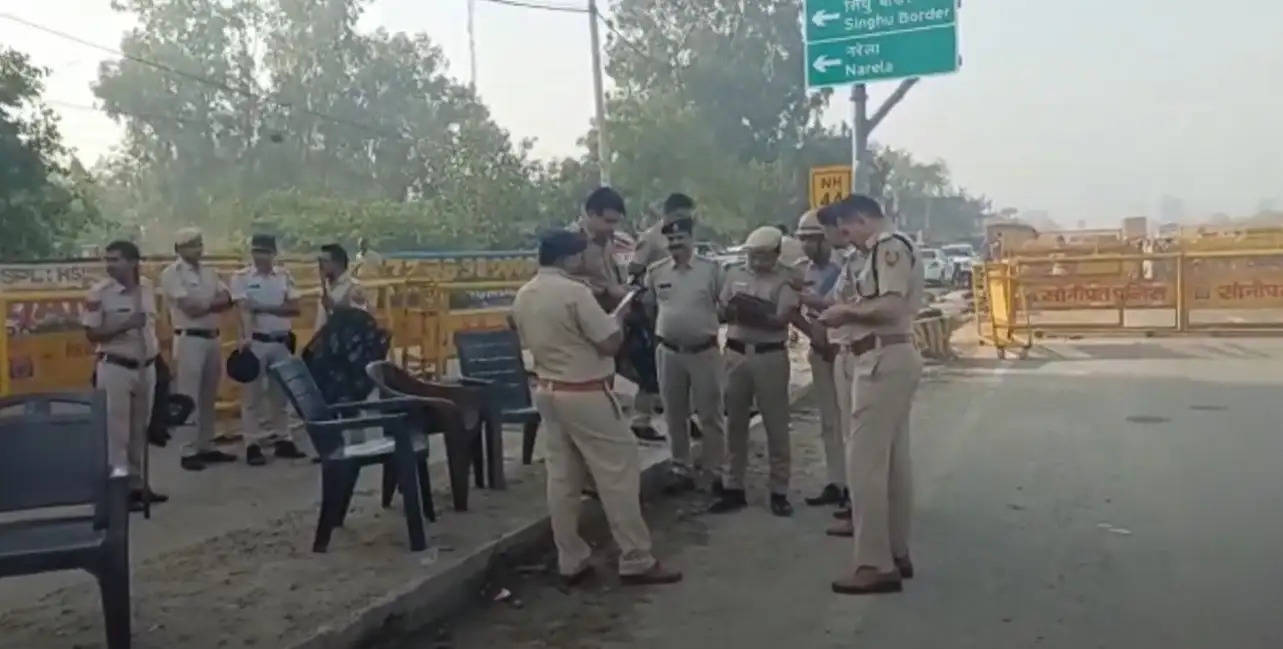 दिल्ली पुलिस के दो अधिकारियों की सड़क हादसे में मौत