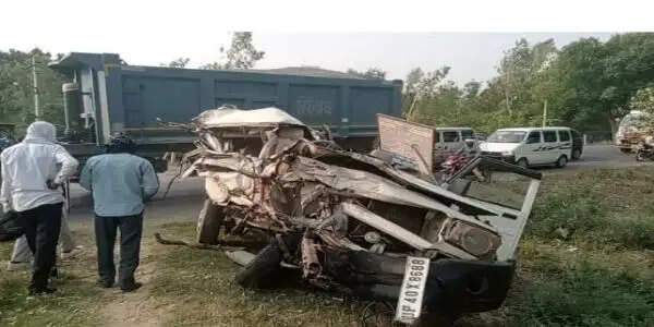डंपर ट्रक व बोलेरो में आमने-सामने की हुई टक्कर, दो की मौत,पांच अन्य गंभीर घायल