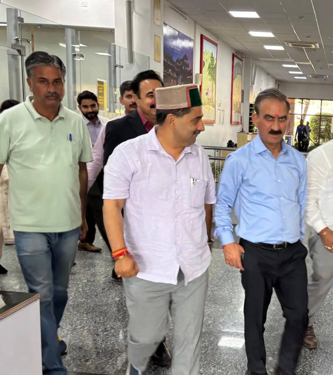 मुख्यमंत्री ने जिला प्रशासन को गगल एयरपोर्ट प्रभावितों को राहत देने के दिए निर्देश