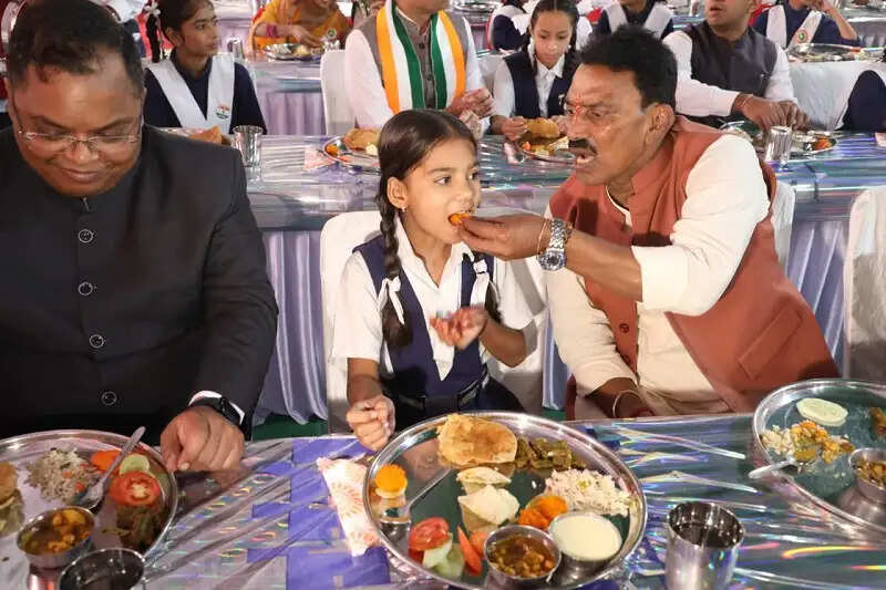 इंदौर: जिले में हर्षोल्लास के साथ उत्सवी माहौल में मनाया गया स्वतंत्रता दिवस