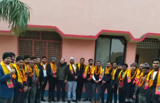 अखिल भारतीय बार परीक्षा में उत्तीर्ण अधिवक्ता किए गए सम्मानित