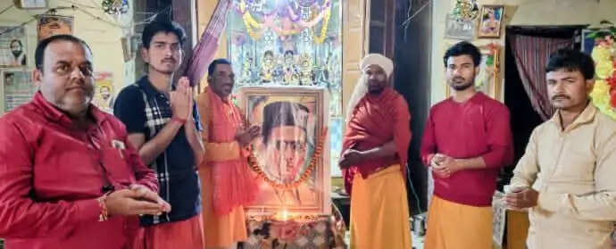 हिंदू महासभा ने 60वीं पुण्यतिथि पर वीर सावरकर को किया नमन, भारत रत्न की मांग