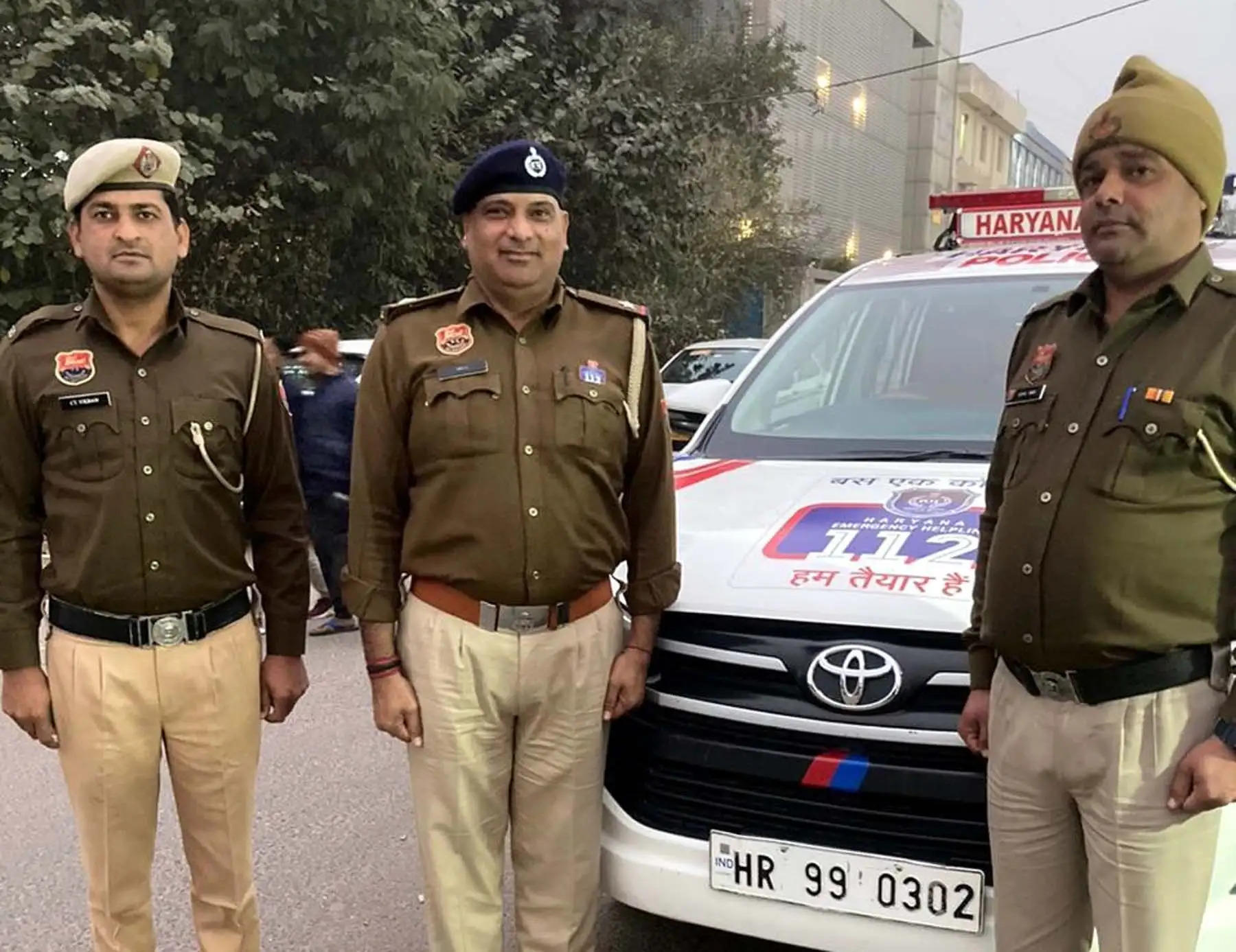 गुरुग्राम में पुलिस की गाड़ी में ही महिला ने दिया बच्चे को जन्म