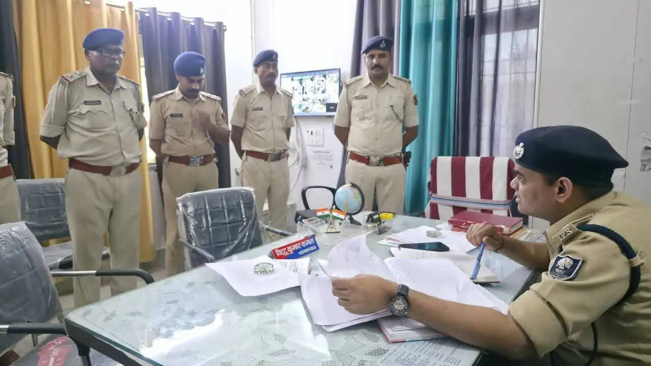 नगर पुलिस अधीक्षक ने बरारी थाना का किया निरीक्षण