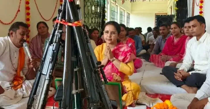 विजयादशमी पर रक्षित केंद्र रूद्री में हुई अस्त्र-शस्त्र की पूजा