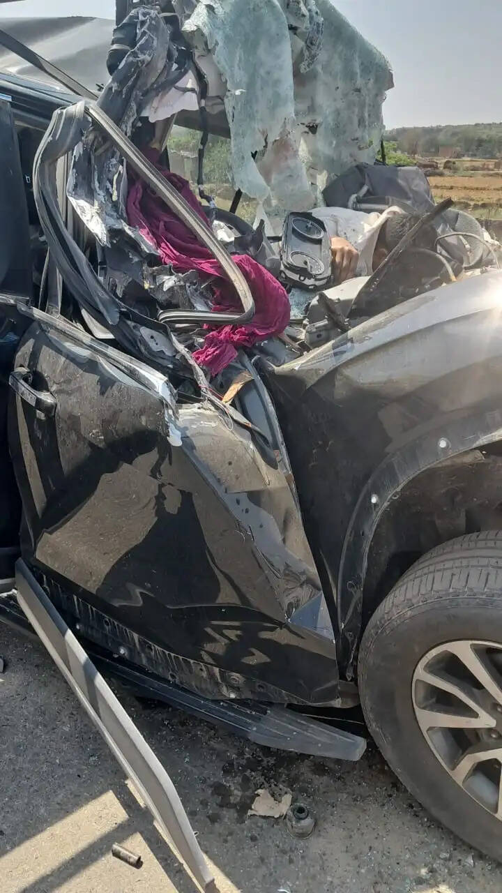 (अपडेट) हरियाणा के नूंह सड़क दुर्घटना में यूपी जालाैन जिले में तैनात चार पुलिसकर्मियों समेत पांच की मौत