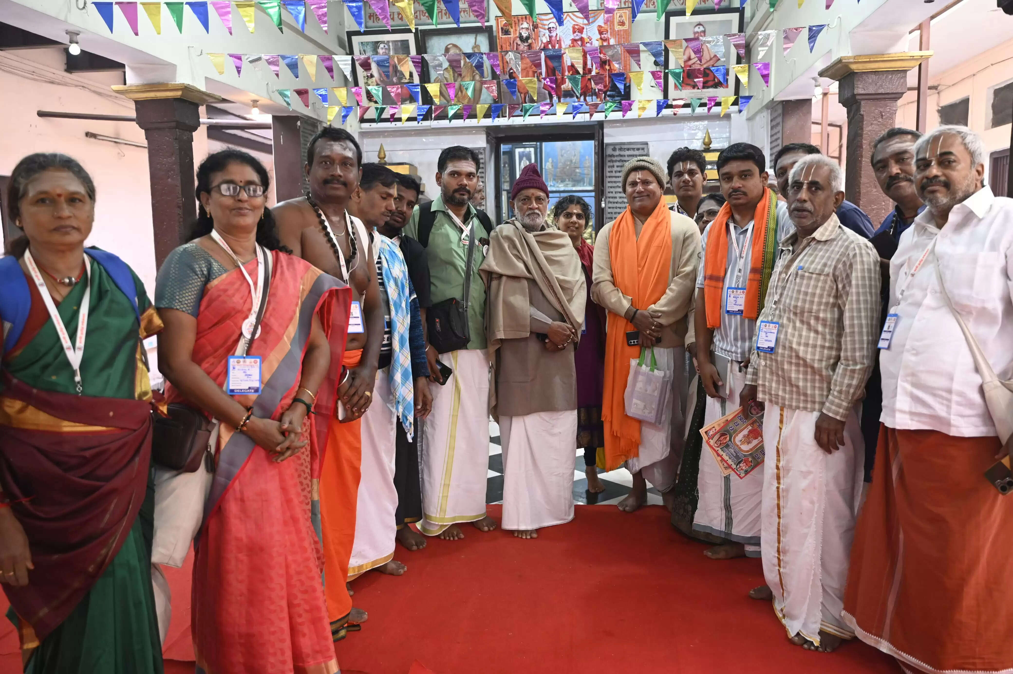 काशी तमिल संगमम -4 : हनुमान घाट पर तमिलनाडु के आध्यात्मिक समूह ने किया गंगा स्नान