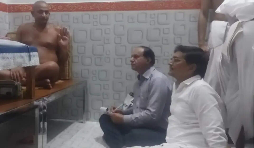 मोरपंख विवाद पर बोले जैन मुनि आदित्य सागर महाराज, कहा- जैन परंपरा पर लगाए गए आरोप निराधार