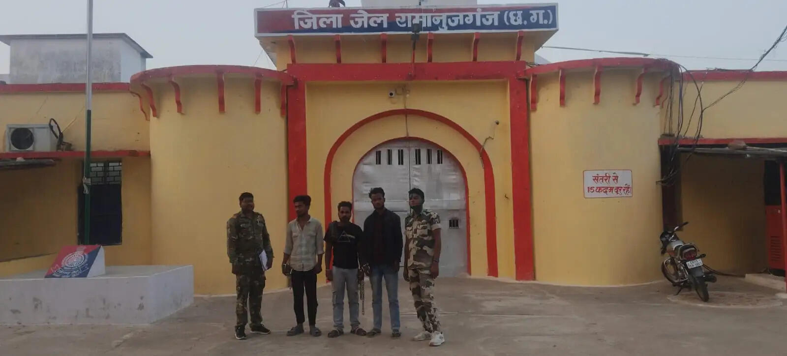 बलरामपुर : पॉलिटेक्निक कॉलेज और मोबाइल दुकान में चोरी करने वाले तीन आरोपित गिरफ्तार