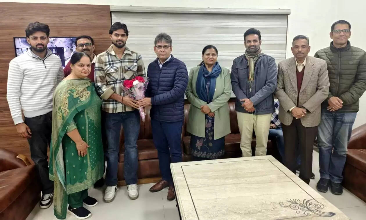 हिसार : आईपीएल में चयन पर दयानंद कॉलेज के पूर्व छात्र का सम्मान समारोह