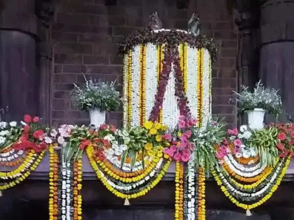 मप्र:&nbsp;सावन के&nbsp;पहले सोमवार काे शिवालयों में उमड़ी आस्था, सुबह से जलाभिषेक के लिए लगीं लंबी कतारें
