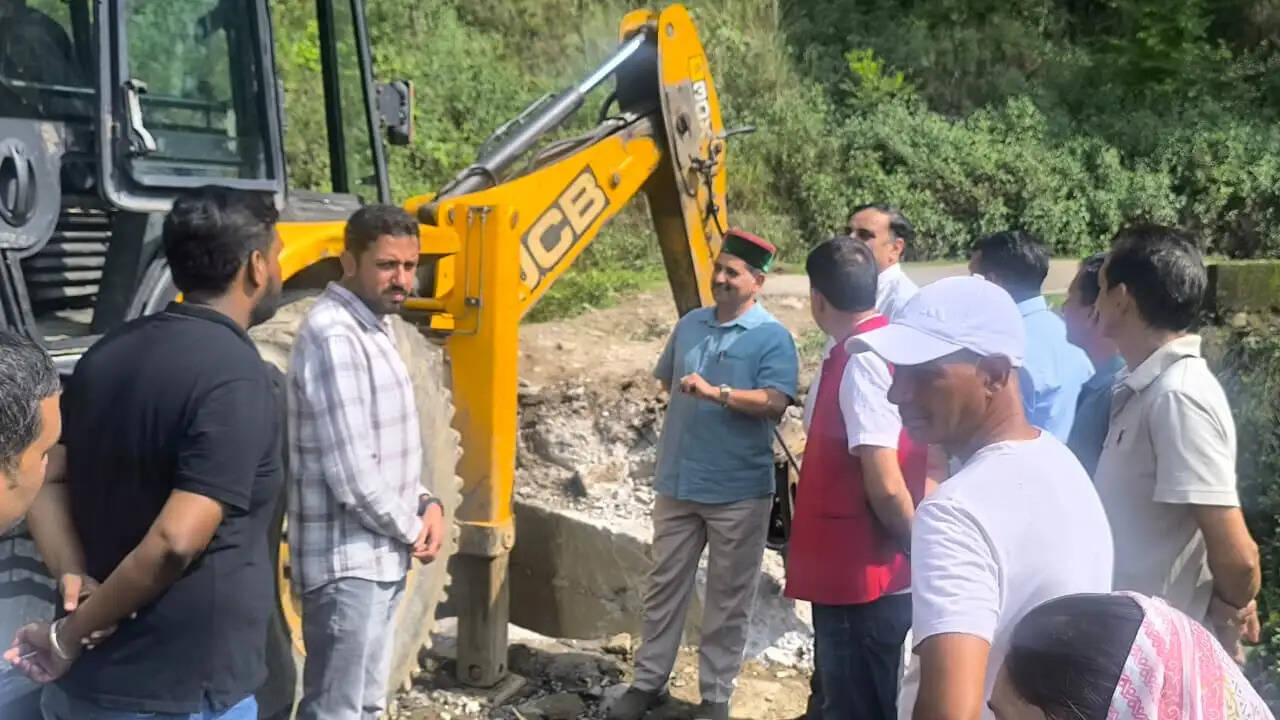 निर्माणाधीन सड़कों की गुणवत्ता से नहीं होगा कोई समझौता : केवल सिंह पठानिया