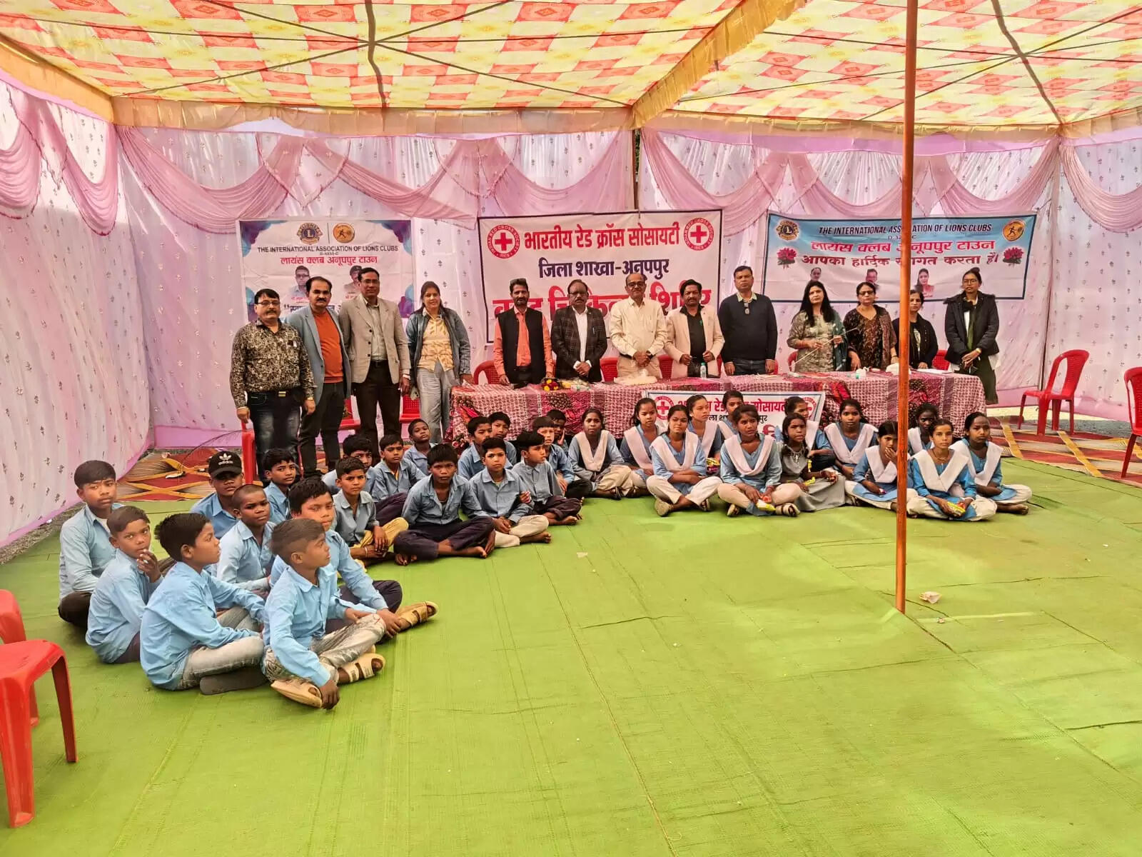 अनूपपुर: रेडक्रॉस अनूपपुर ने ग्राम पचडीपानी में लगाया स्वास्थ्य शिविर,182 मरीजों को मिला उपचार