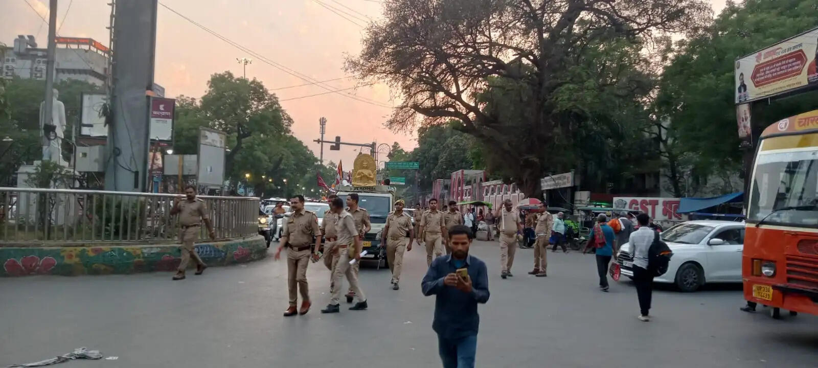 प्रयागराज में बुद्ध पूर्णिमा पर निकाली गई तथागत बुद्ध की भव्य विशाल शोभायात्रा