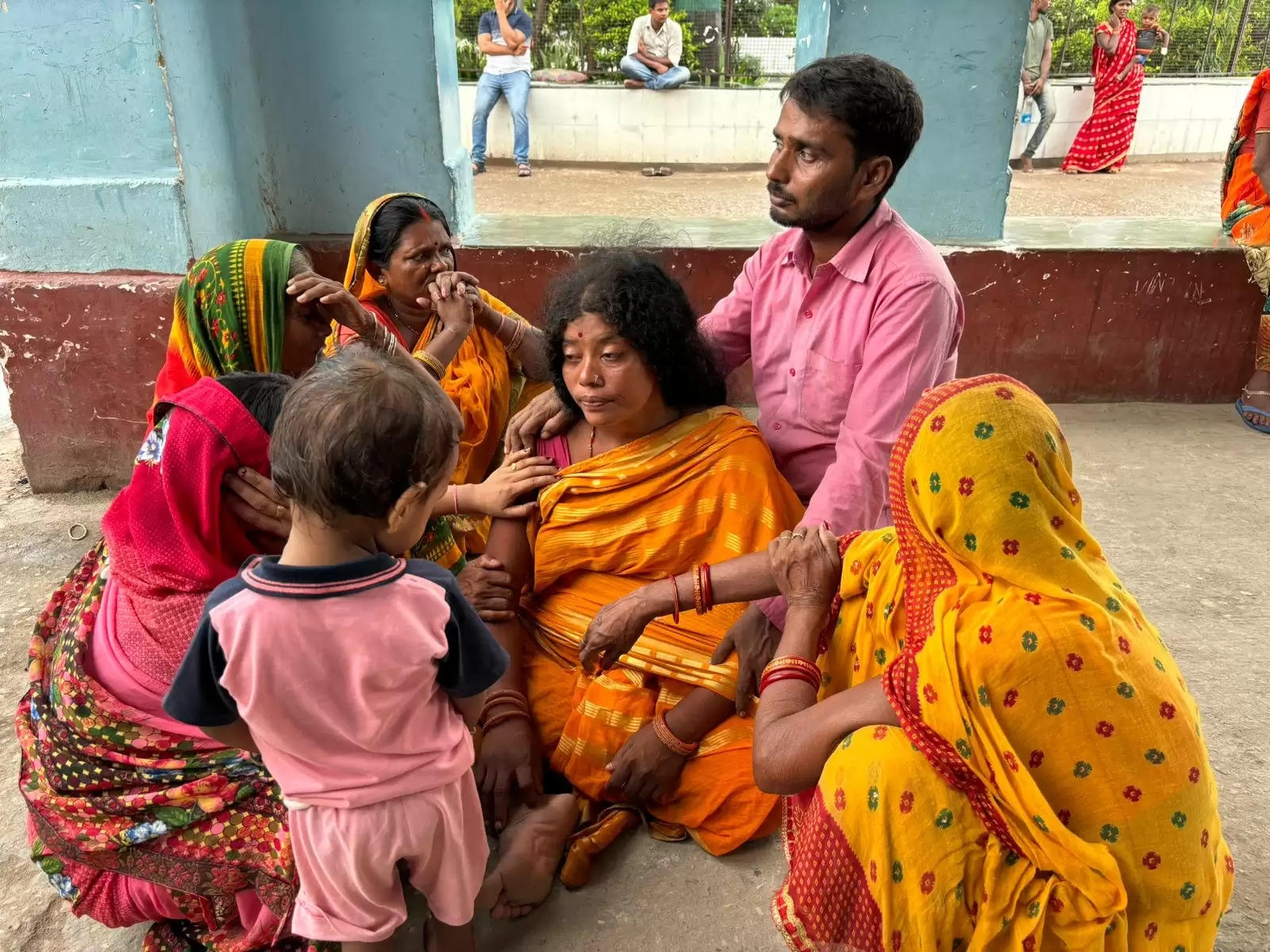 मां के सामने पुत्र के ऊपर गिरा आकाशीय बिजली,मौत