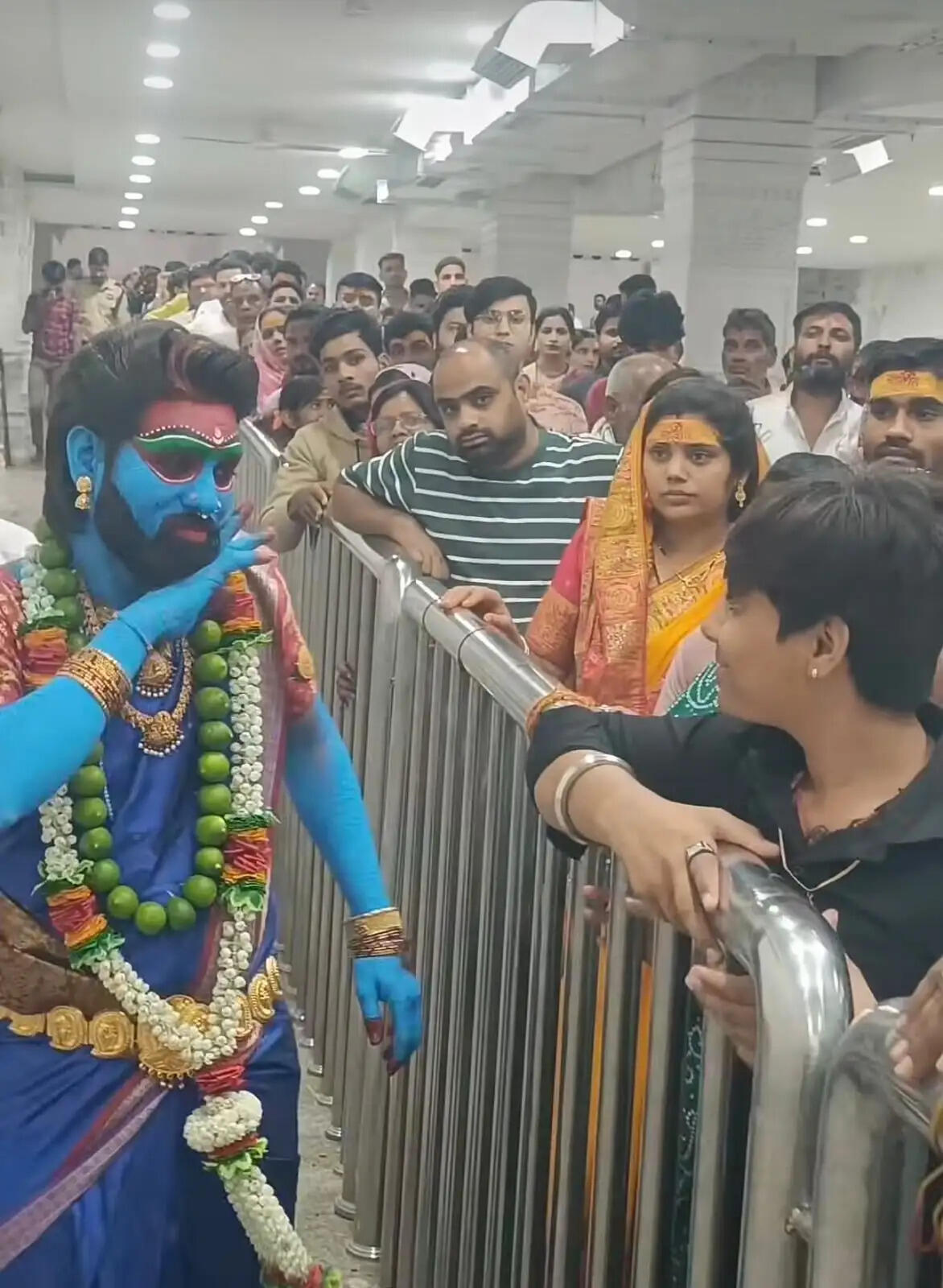 उज्जैनः फिल्म पुष्पा के गेटअप में मंदिर में घुसे युवक को लोग समझे थे अल्लू अर्जुन