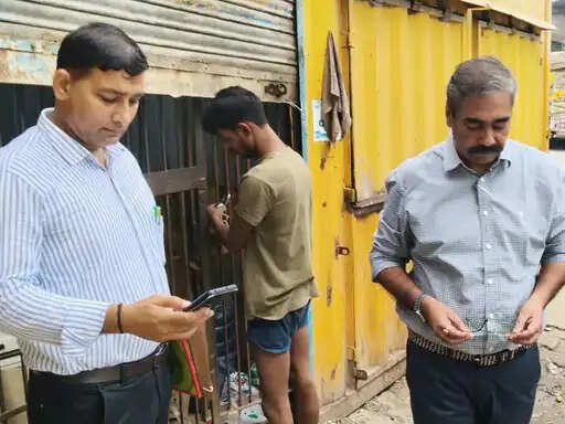 पलवल में सुबह-सवेरे खुला मिला शराब का ठेका,सीएम फ्लाइंग ने मारा छापा