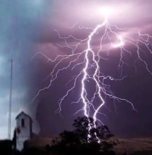 आकाशीय बिजली गिरने से दो सगी बहनों की मौत