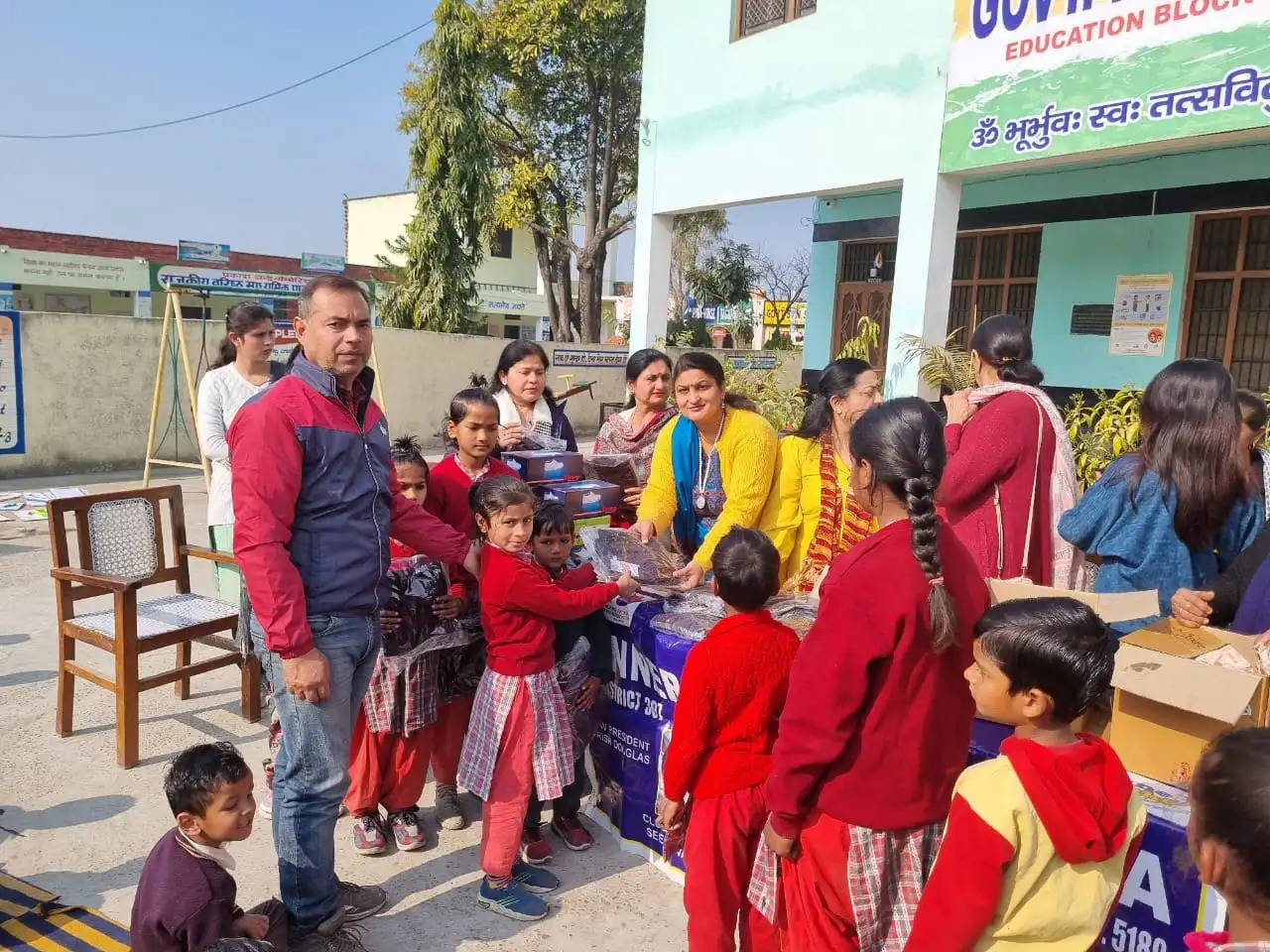 इनरव्हील क्लब के 100 वर्ष पूरे, बच्चों को बांटी मदद