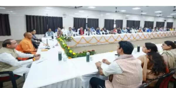 मुख्यमंत्री याेगी ने गाजियाबाद में एसआईआर को लेकर की समीक्षा बैठक