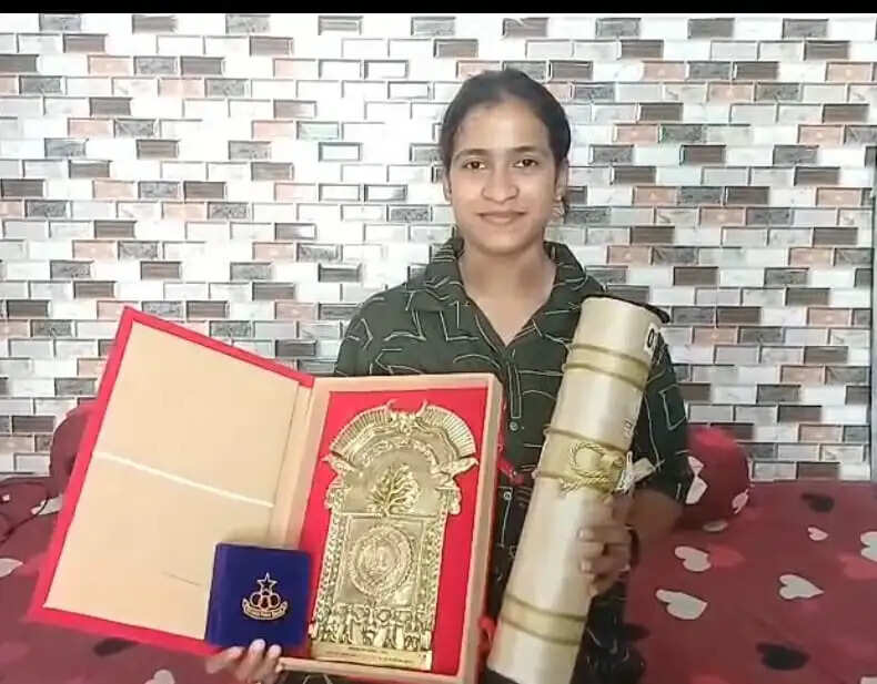 छत्तीसगढ़ के राजनांदगांव की बेटी ज्ञानेश्वरी ने स्कॉटलैंड में 199 किलो वजन उठाकर जीता सिल्वर मेडल