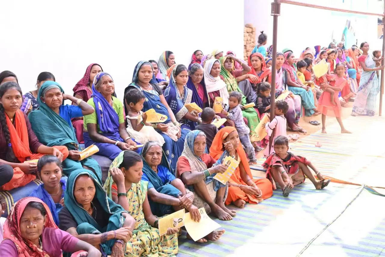 कोरबा: वनांचल में पहुँची सरोज पांडेय, करमा व सुवा नृत्यों के साथ हुआ पारंपरिक स्वागत