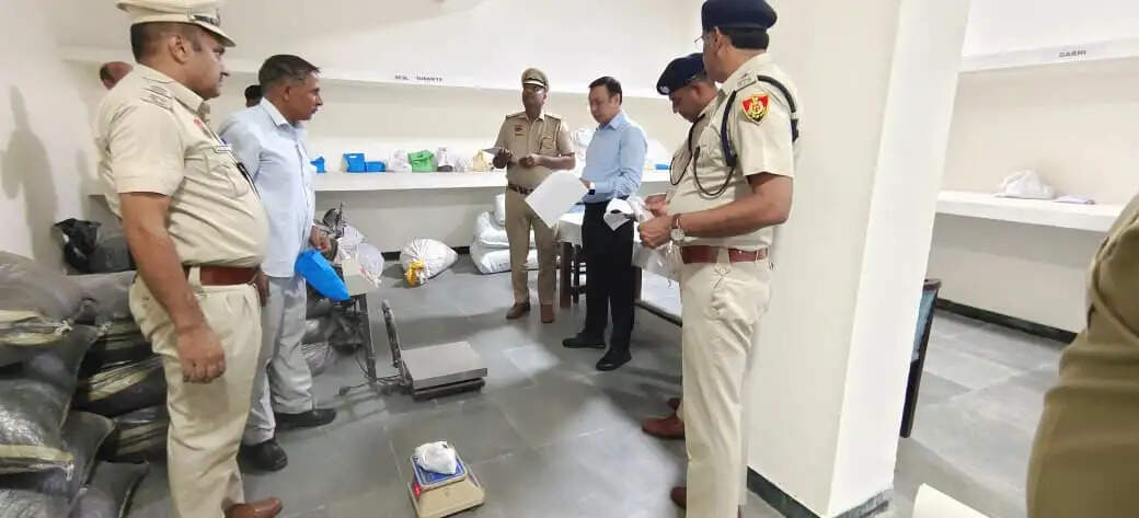 जींद : पुलिस महानिरीक्षक हिसार रेंज ने किया नशीले पदार्थ मालखाना का निरीक्षण