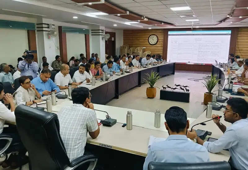 इंदौरः जिले के सभी सरकारी कार्यालयों में अगले सोमवार से ई-ऑफिस व्यवस्था होगी लागू