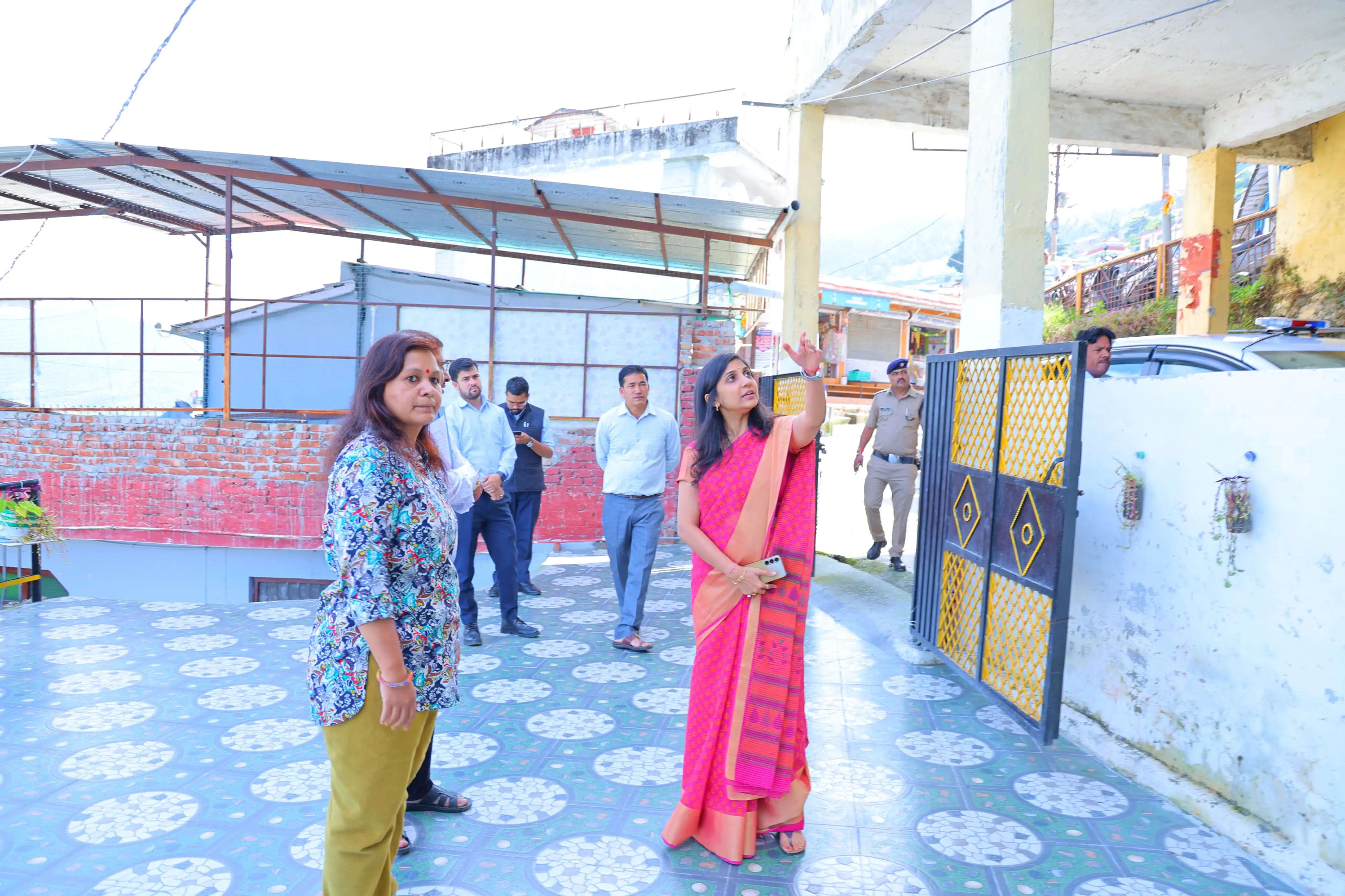 राजस्व विभाग की कॉलोनी में व्यवस्थाएं दुरुस्त करने के निर्देश
