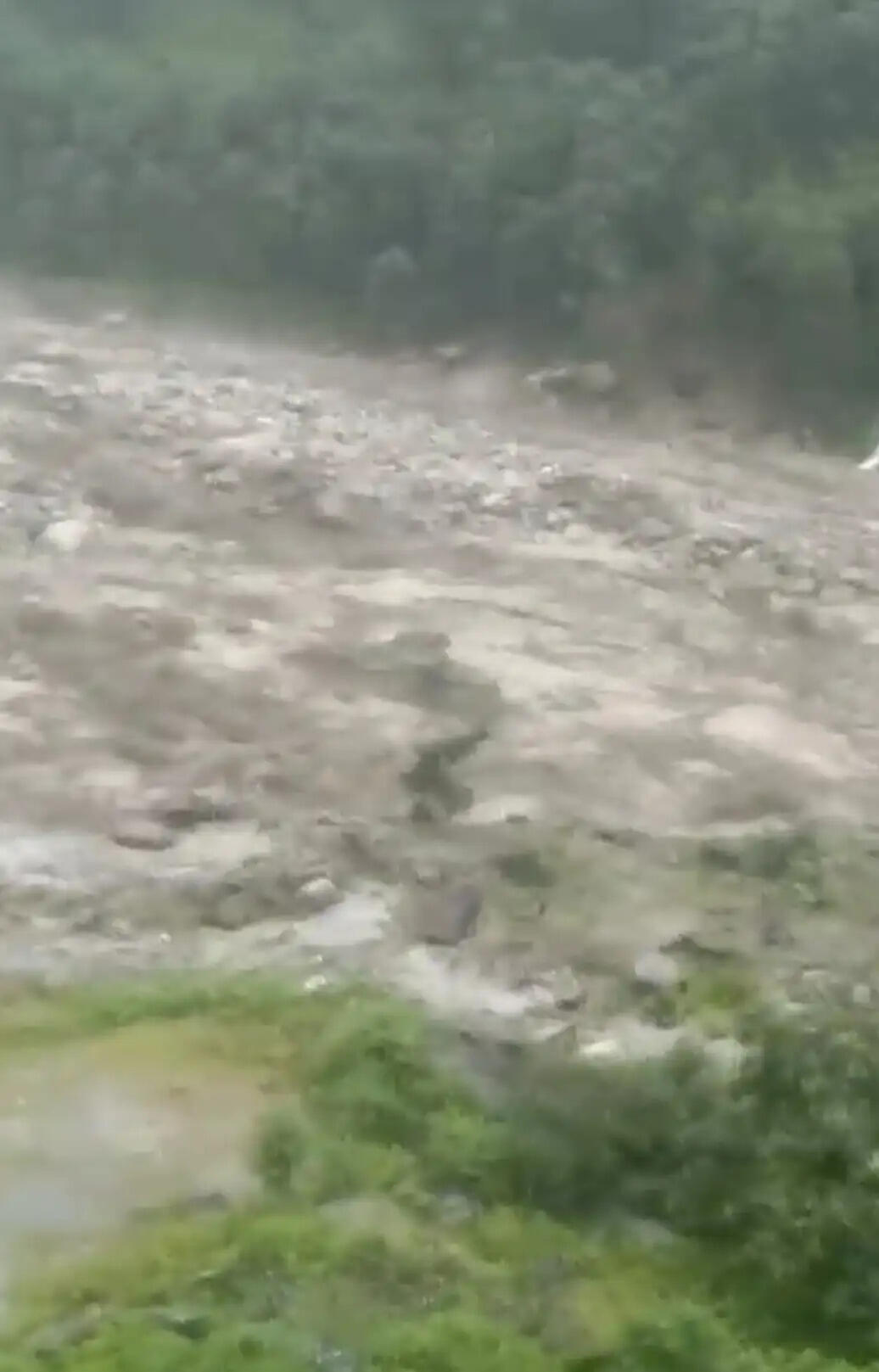 बनतोली के पास चट्टान टूटने से मोरखण्डा नदी में आया भारी मलबा, जलस्तर बढ़ा, प्रशासन ने जारी किया अलर्ट