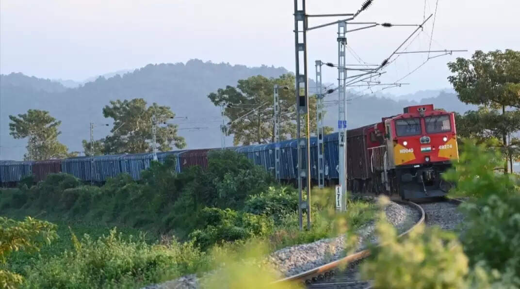 एनएफ रेलवे ने 2025-26 में सीमेंट परिवहन में बनाया रिकॉर्ड, लोडिंग में 152.7 प्रतिशत की बढ़ोतरी