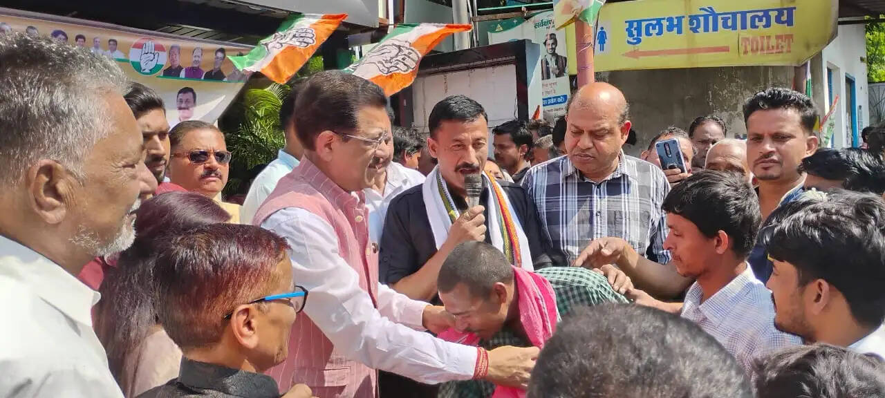 मजदूर दिवस पर कांग्रेस श्रम प्रकोष्ठ ने श्रमिकों काे किया सम्मानित