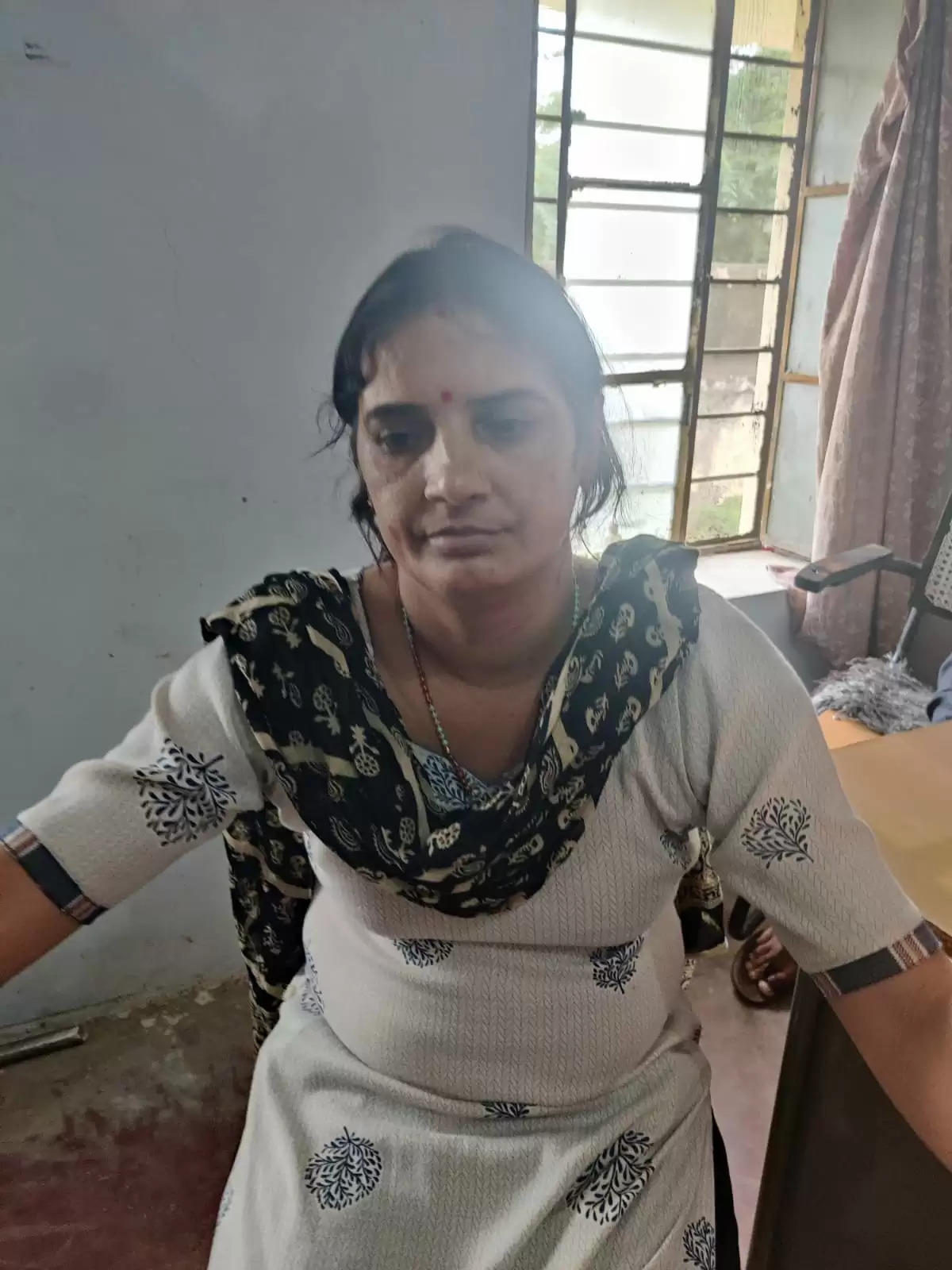 महिला पटवारी चार हजार रुपये की रिश्वत लेते गिरफ्तार