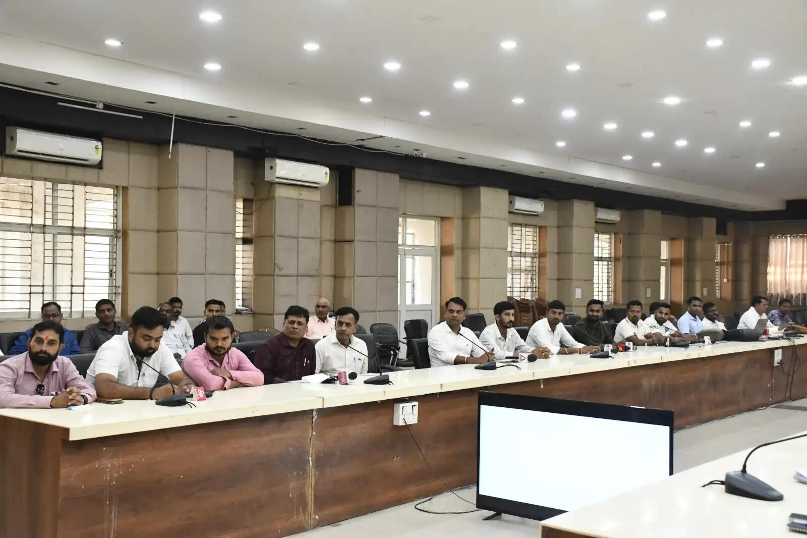 प्रिज्मा एआई के साथ एमओयू, बलरामपुर में खुलेगा डेटा एनोटेशन सेंटर; सेवा सेतु शिविरों की भी दी जानकारी