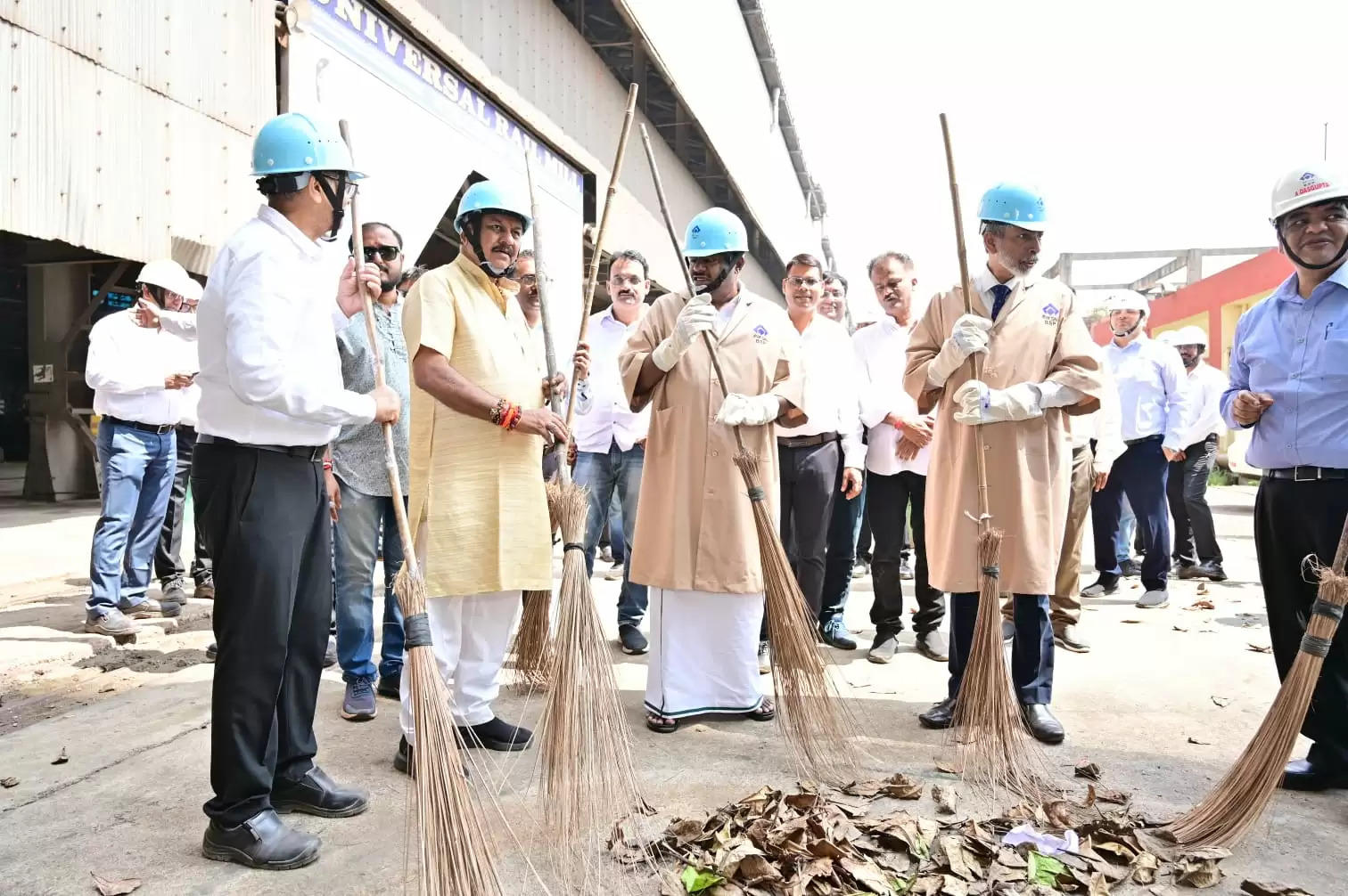 केन्द्रीय इस्पात मंत्री एचडी कुमारस्वामी ने किया भिलाई इस्पात संयंत्र का भ्रमण