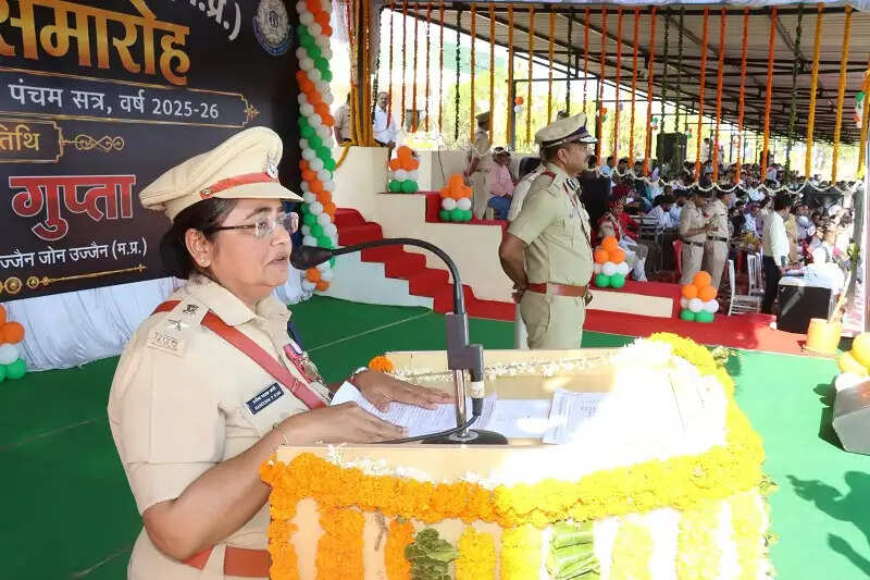 उज्जैनः पुलिस प्रशिक्षण शाला में 206 नव आरक्षकों का दीक्षांत समारोह संपन्न