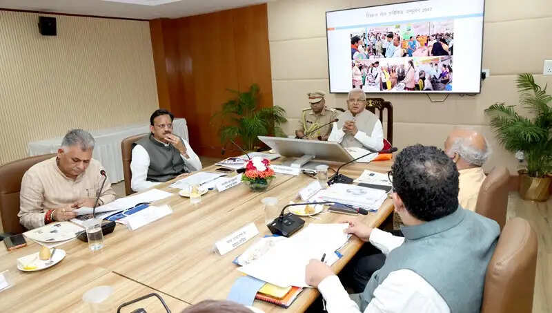 आंगनवाड़ी, प्राथमिक विद्यालयों में स्क्रीनिंग कैम्प लगाए : राज्यपाल पटेल