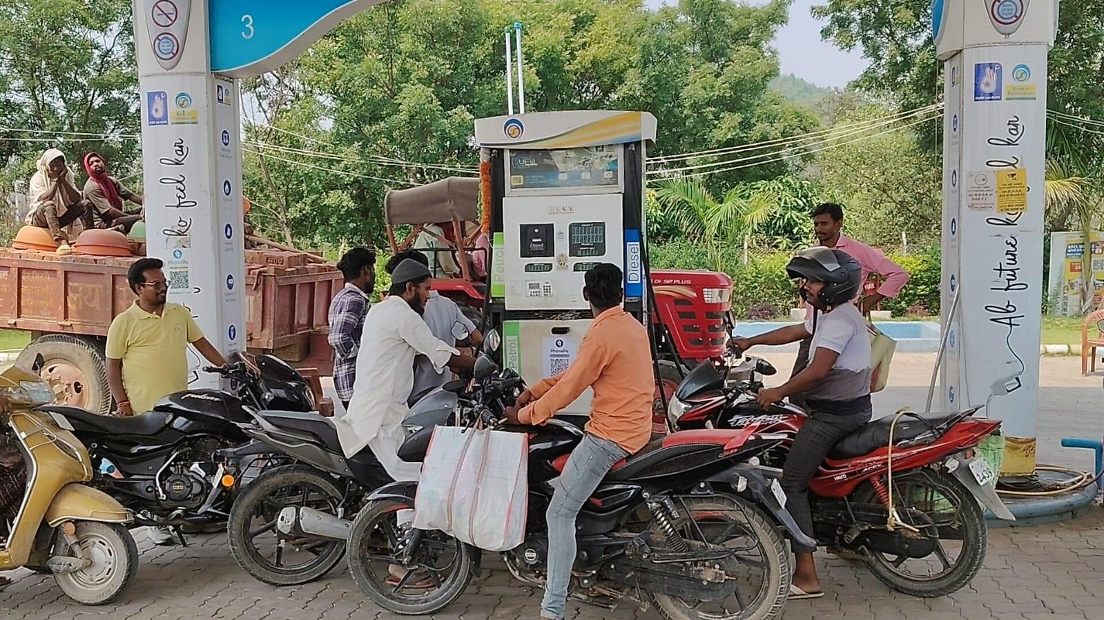 बलरामपुर : पेट्रोल-डीजल की कीमतों में बड़ा उछाल, बलरामपुर में राशनिंग लागू