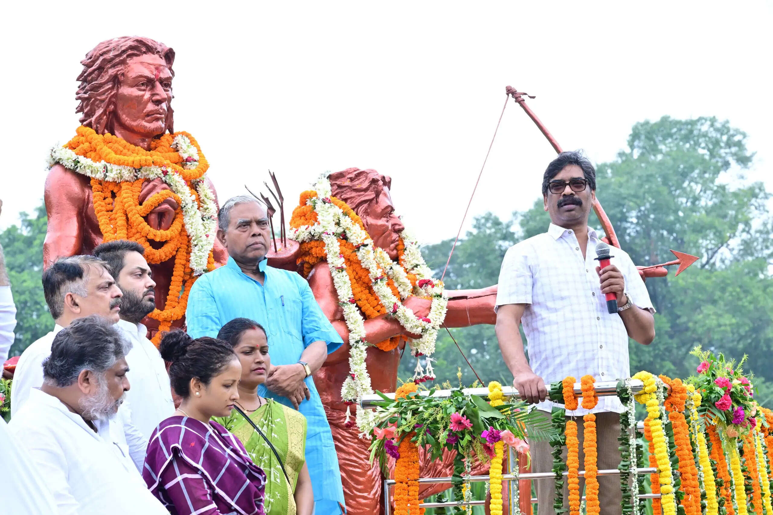 मुख्यमंत्री ने हुल विद्रोह के महान नायकों और अमर शहीदों सिदो-कान्हू को अर्पित की श्रद्धांजलि