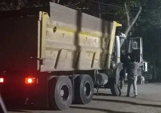 दमोह: रात 2:30 बजे खनिज विभाग की कार्रवाई, पटेरा क्षेत्र से ओवरलोड ट्रक व डम्पर जप्त