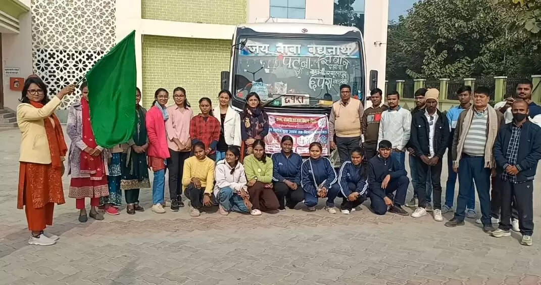 राज्य स्तरीय युवा उत्सव में सम्मिलित होने सारण की 24 सदस्यीय टीम रवाना