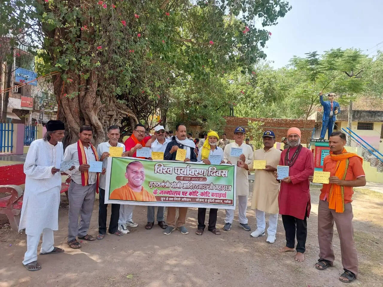 योगी के जन्म दिवस पर बुंदेलों ने लहू से लिखे 54 बधाई संदेश, दी अनोखी बधाई