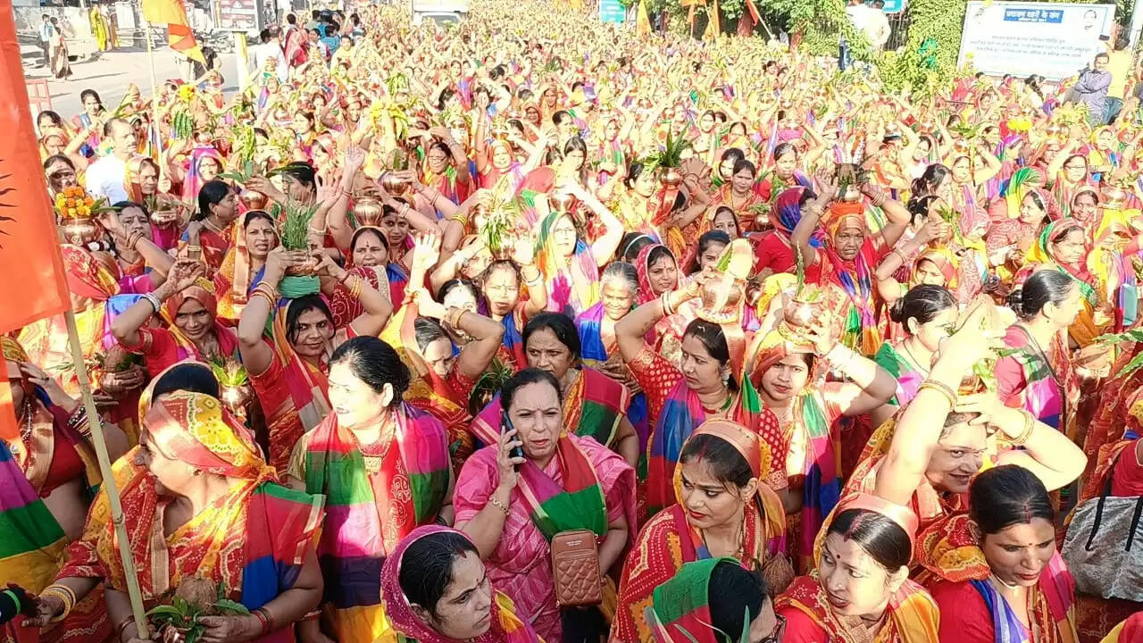 बागेश्वर धाम के पंडित धीरेंद्र शास्त्री शुक्रवार को आएंगे अलवर, आज हजारों महिलाओं ने निकाली कलश यात्रा