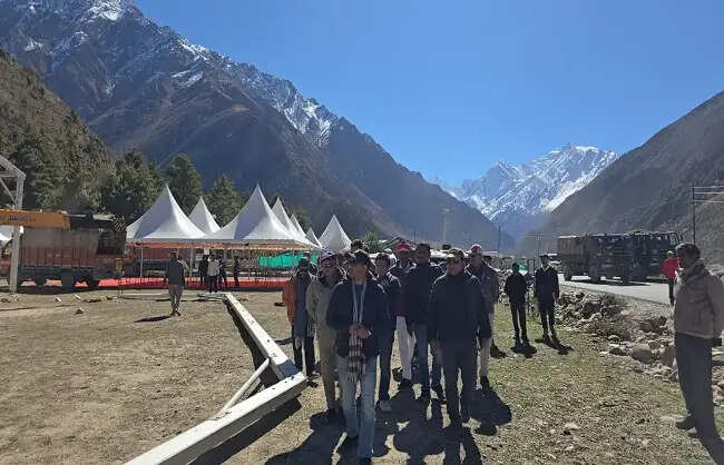 आदि कैलाश अल्ट्रा मैराथन की तैयारियों का जिलाधिकारी ने लिया जायजा