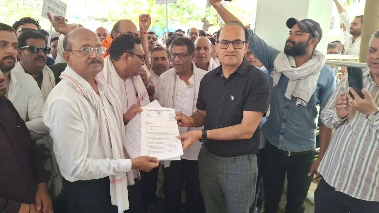 दमोह में 500 से अधिक दवा व्यापारियों ने सौंपा ज्ञापन, ऑनलाइन दवा बिक्री का किया विरोध